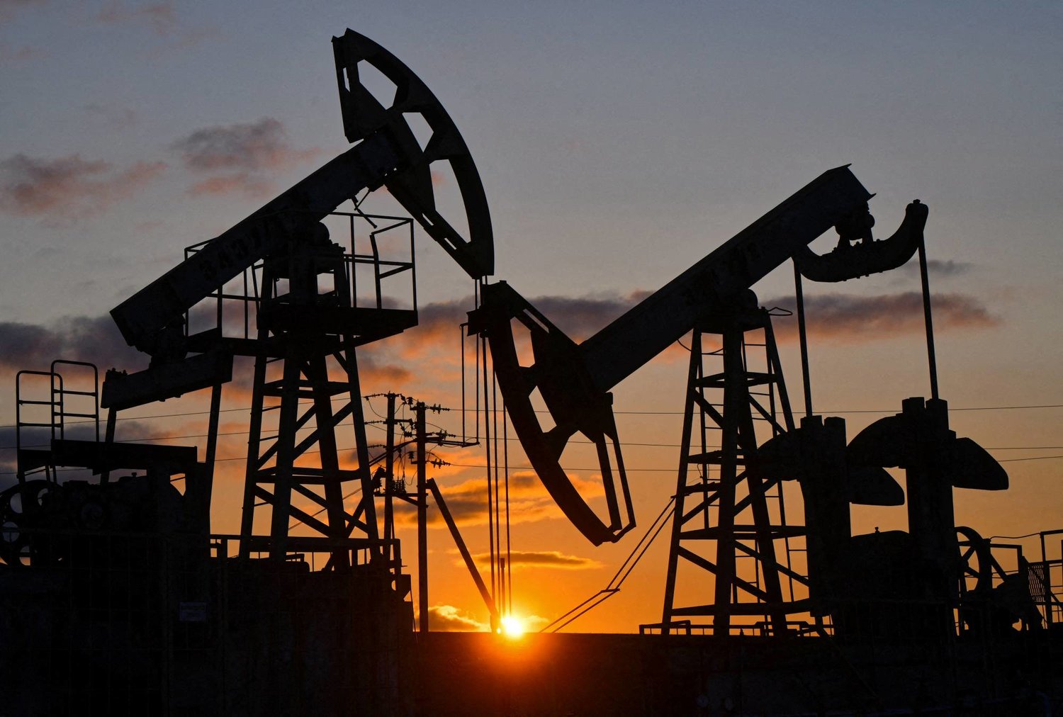 أسعار النفط فوق 92 دولاراً وتوقعات بتخطيها 100 دولار بنهاية العام